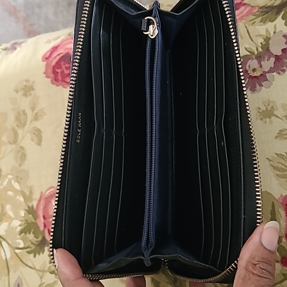 Cole Haan Black Leather wallet - Picture 6 of 8